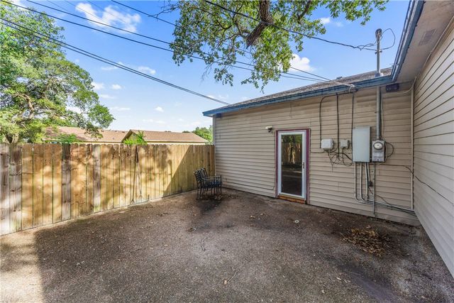 1129 Cicero Wood, Robstown, TX 78380