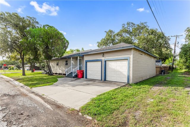 1129 Cicero Wood, Robstown, TX 78380