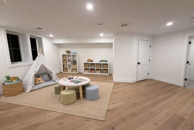 6 Elm Street 6, Newton, MA 02465