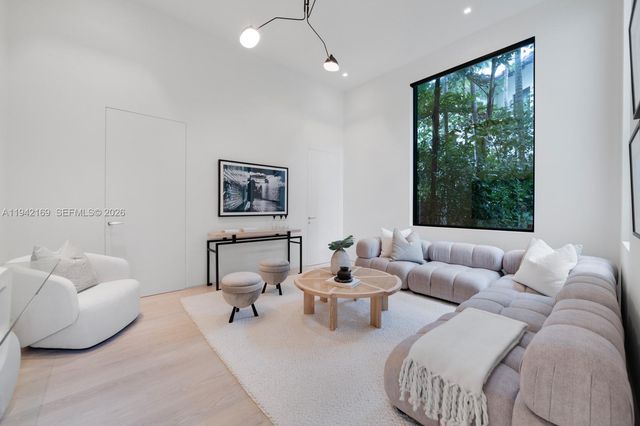 33 E Dilido Dr, Miami Beach, FL 33139