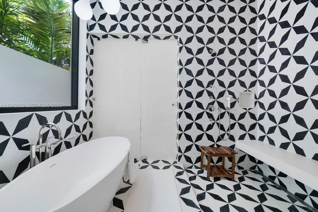 33 E Dilido Dr, Miami Beach, FL 33139