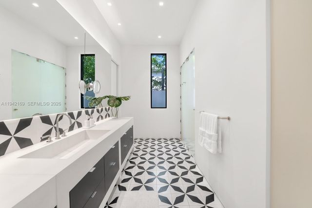 33 E Dilido Dr, Miami Beach, FL 33139