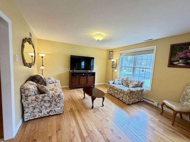 314 Mammoth Road, Londonderry, NH 03053