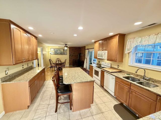 314 Mammoth Road, Londonderry, NH 03053