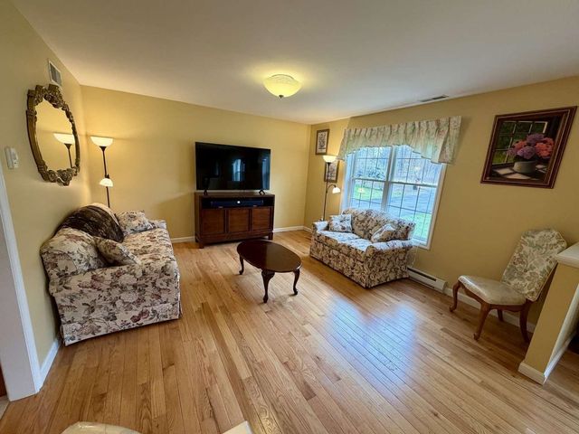 314 Mammoth Road, Londonderry, NH 03053
