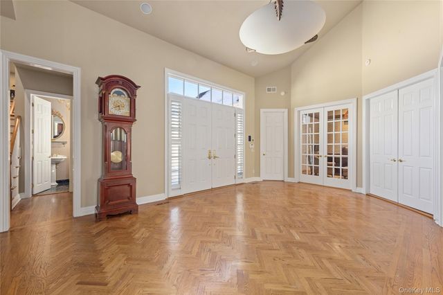 38 Stone Hill Drive S, Manhasset, NY 11030