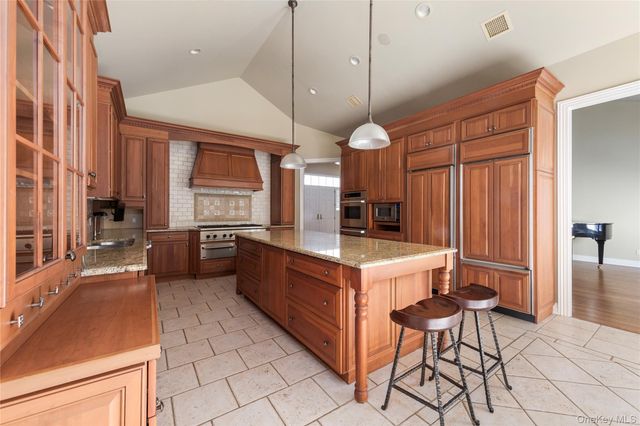 38 Stone Hill Drive S, Manhasset, NY 11030