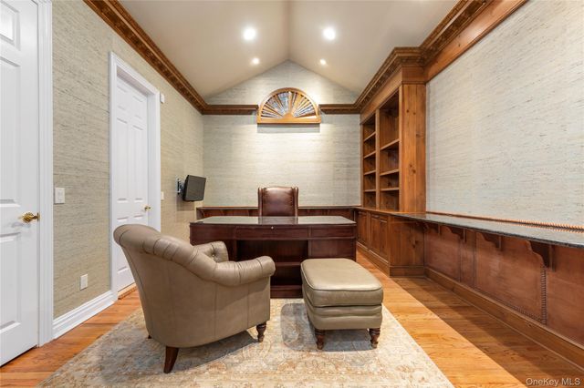 38 Stone Hill Drive S, Manhasset, NY 11030