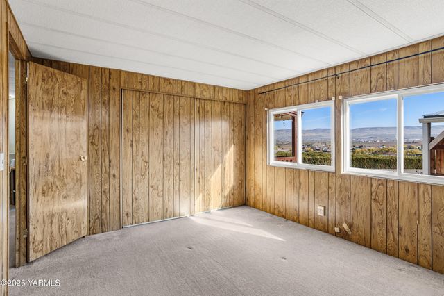 300 Alps Rd 1052, Moxee, WA 98936