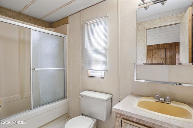 300 Alps Rd 1052, Moxee, WA 98936