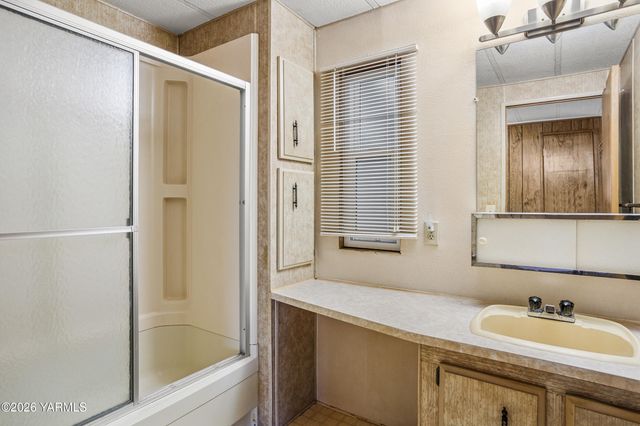 300 Alps Rd 1052, Moxee, WA 98936