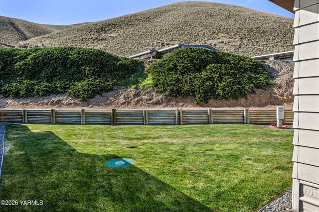 300 Alps Rd 1052, Moxee, WA 98936