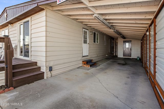 300 Alps Rd 1052, Moxee, WA 98936