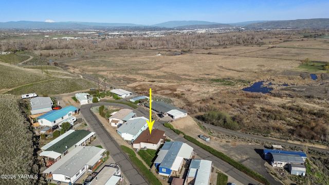 300 Alps Rd 1052, Moxee, WA 98936