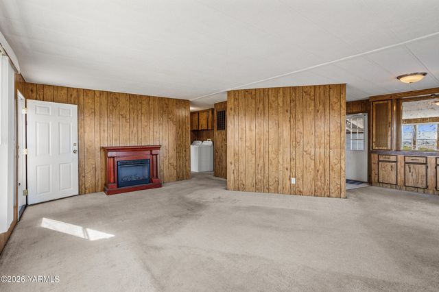 300 Alps Rd 1052, Moxee, WA 98936
