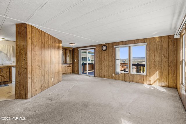 300 Alps Rd 1052, Moxee, WA 98936