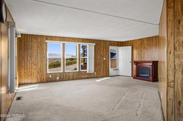 300 Alps Rd 1052, Moxee, WA 98936