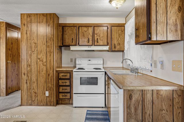 300 Alps Rd 1052, Moxee, WA 98936