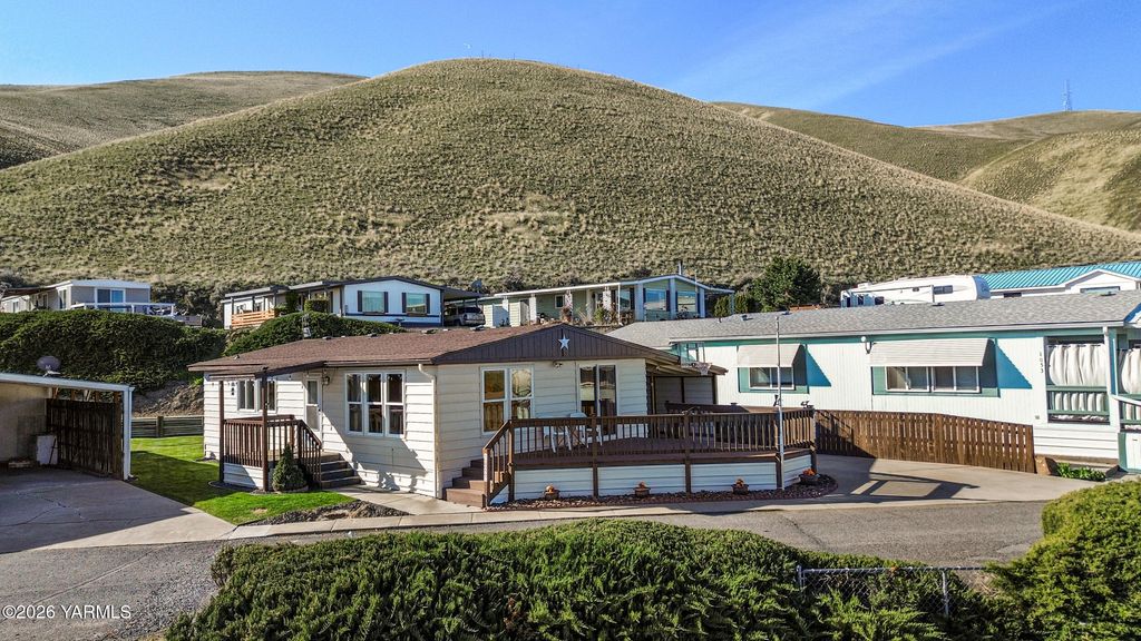 300 Alps Rd 1052, Moxee, WA 98936