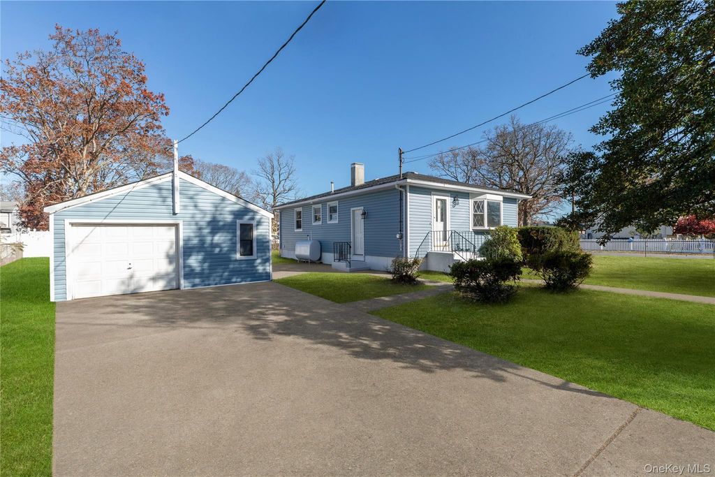 345 41 ST Street, Copiague, NY 11726 — exterior