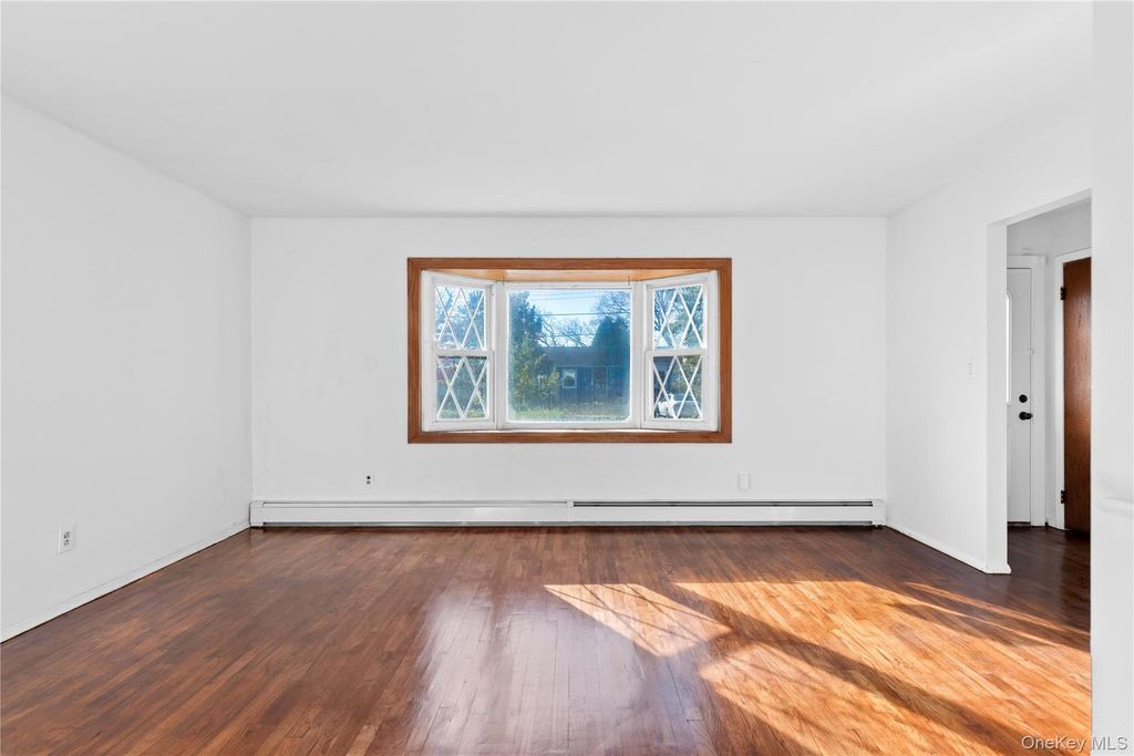 345 41 ST Street, Copiague, NY 11726 — photo 3