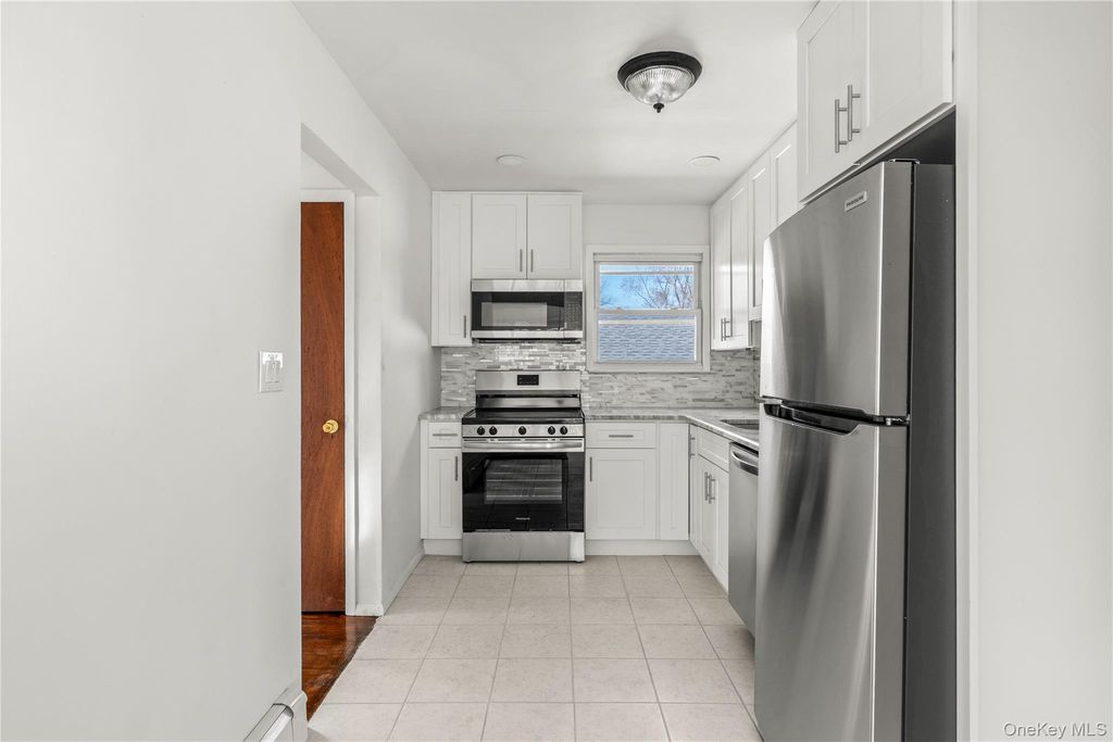 345 41 ST Street, Copiague, NY 11726 — photo 4