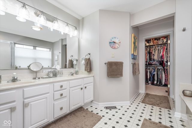 10518 Greenway Drive, Fishers, IN 46037