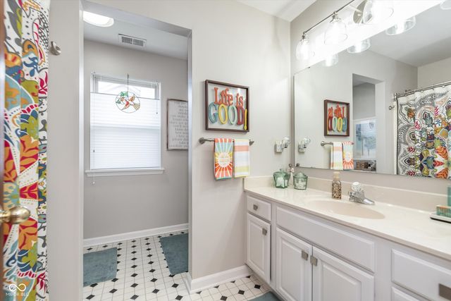 10518 Greenway Drive, Fishers, IN 46037