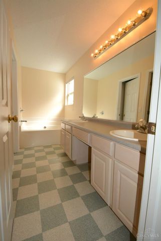 340 River Valley Dt, Fairfield, OH 45014