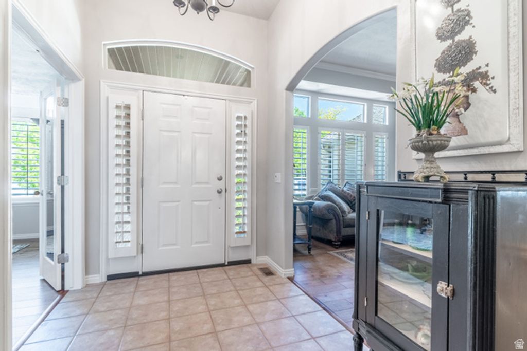 Image 2 of property listing at 250 E 950 N, Kaysville, UT 84037