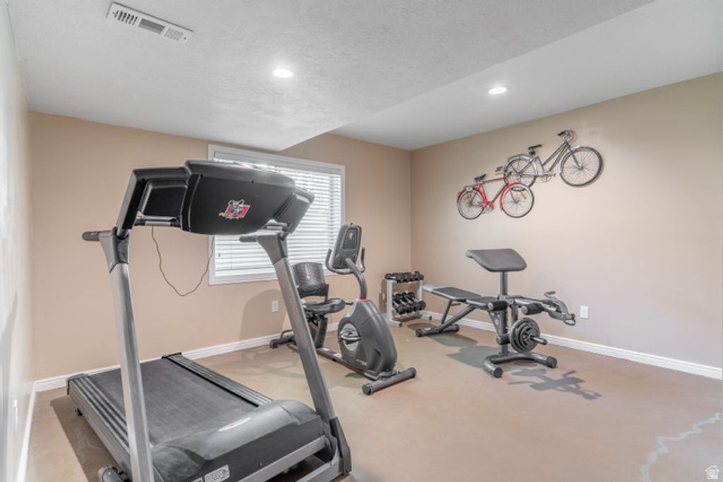 Image 21 of property listing at 250 E 950 N, Kaysville, UT 84037