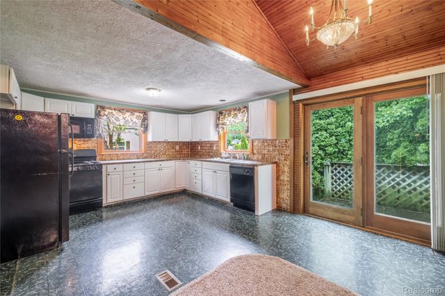 1270 W Oregon Street, Lapeer, MI 48446