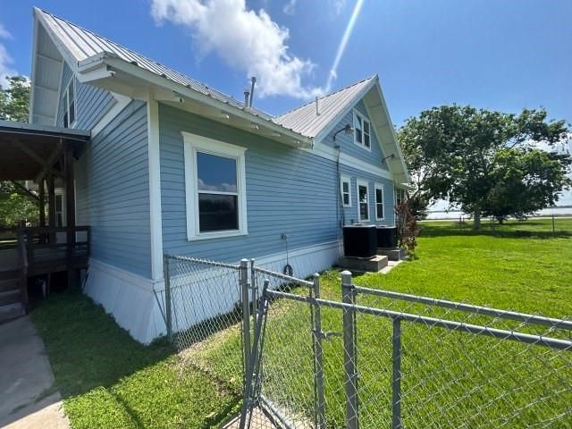2203 E Bayshore Drive, Palacios, TX 77465