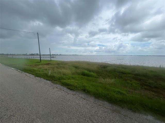 2203 E Bayshore Drive, Palacios, TX 77465