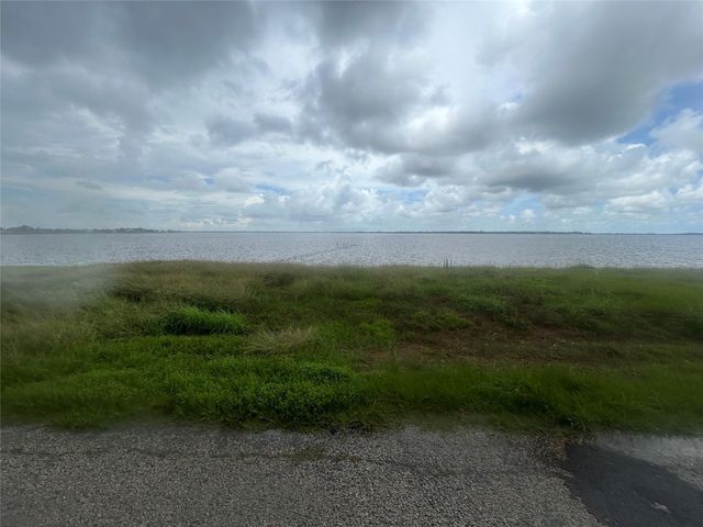 2203 E Bayshore Drive, Palacios, TX 77465