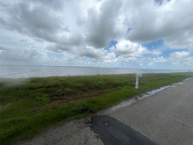 2203 E Bayshore Drive, Palacios, TX 77465