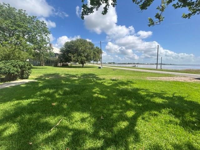 2203 E Bayshore Drive, Palacios, TX 77465