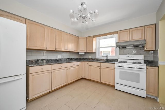 15003 7th Avenue, Whitestone, NY 11357