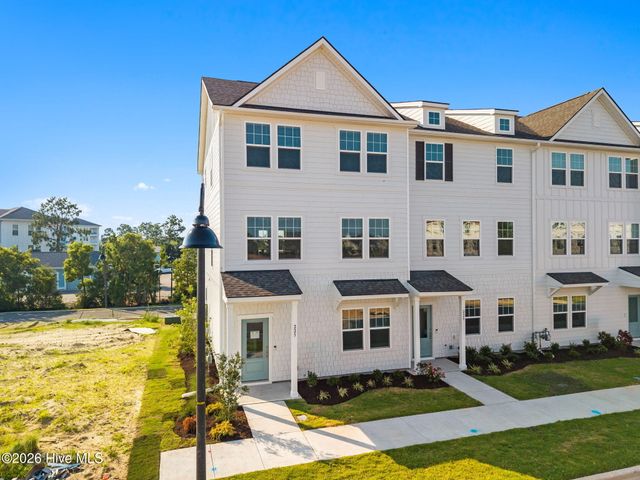 225 Pelican Flight Loop, Wilmington, NC 28412