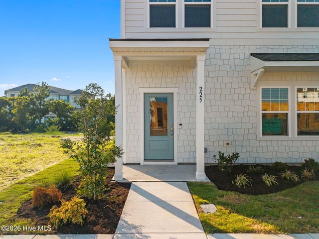 225 Pelican Flight Loop, Wilmington, NC 28412