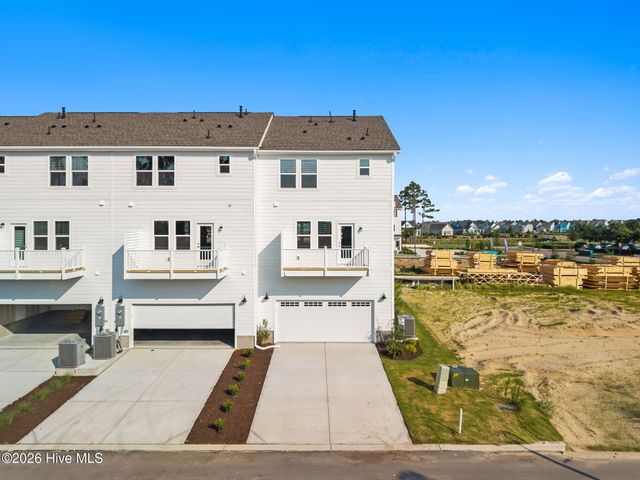 225 Pelican Flight Loop, Wilmington, NC 28412
