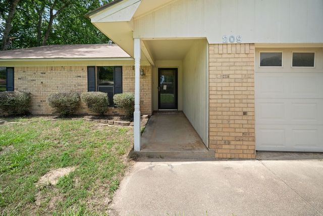 209 Magnolia, Chandler, TX 75758