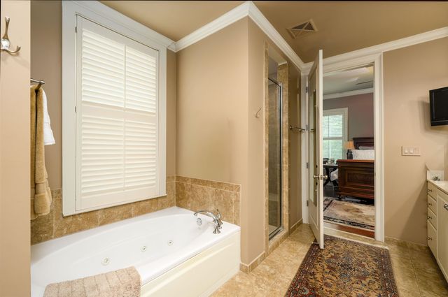 5204 Lexington Club Cv Apt 301, Memphis, TN 38117
