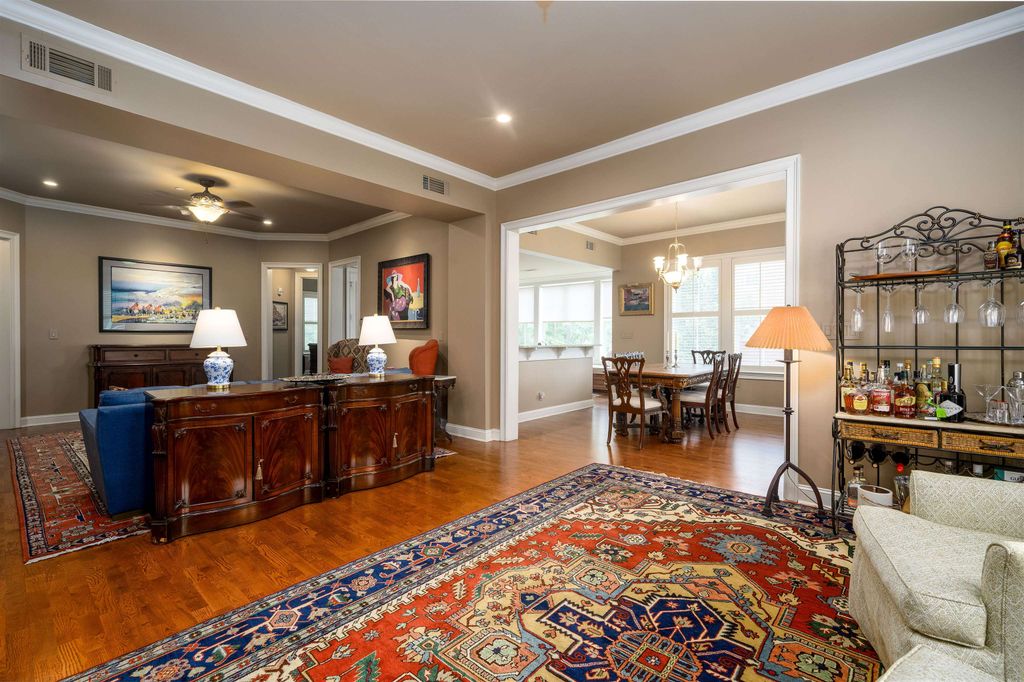 5204 Lexington Club Cv Apt 301, Memphis, TN 38117