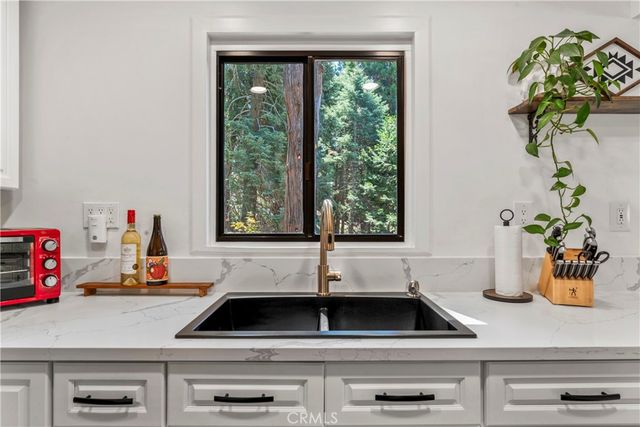 899 Blueridge Drive, Lake Arrowhead, CA 92385