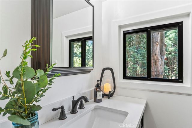 899 Blueridge Drive, Lake Arrowhead, CA 92385