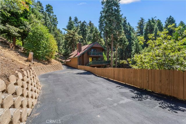 899 Blueridge Drive, Lake Arrowhead, CA 92385