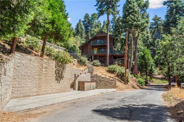 899 Blueridge Drive, Lake Arrowhead, CA 92385