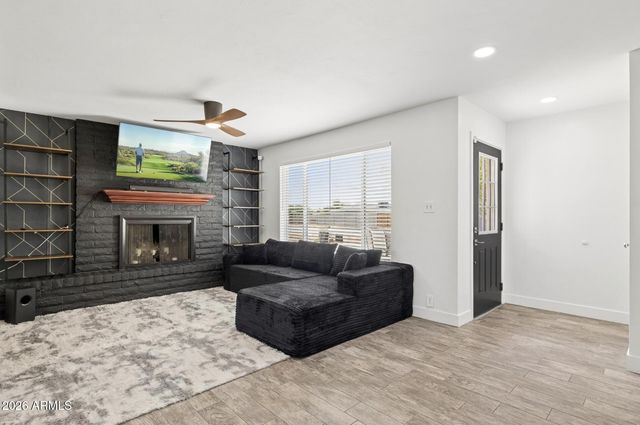 8329 N 5TH Street, Phoenix, AZ 85020