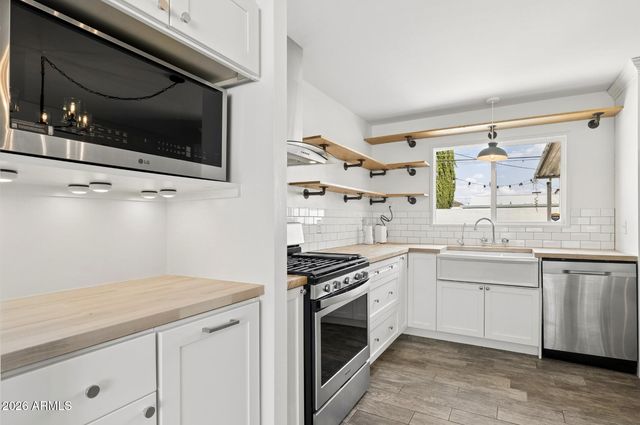 8329 N 5TH Street, Phoenix, AZ 85020